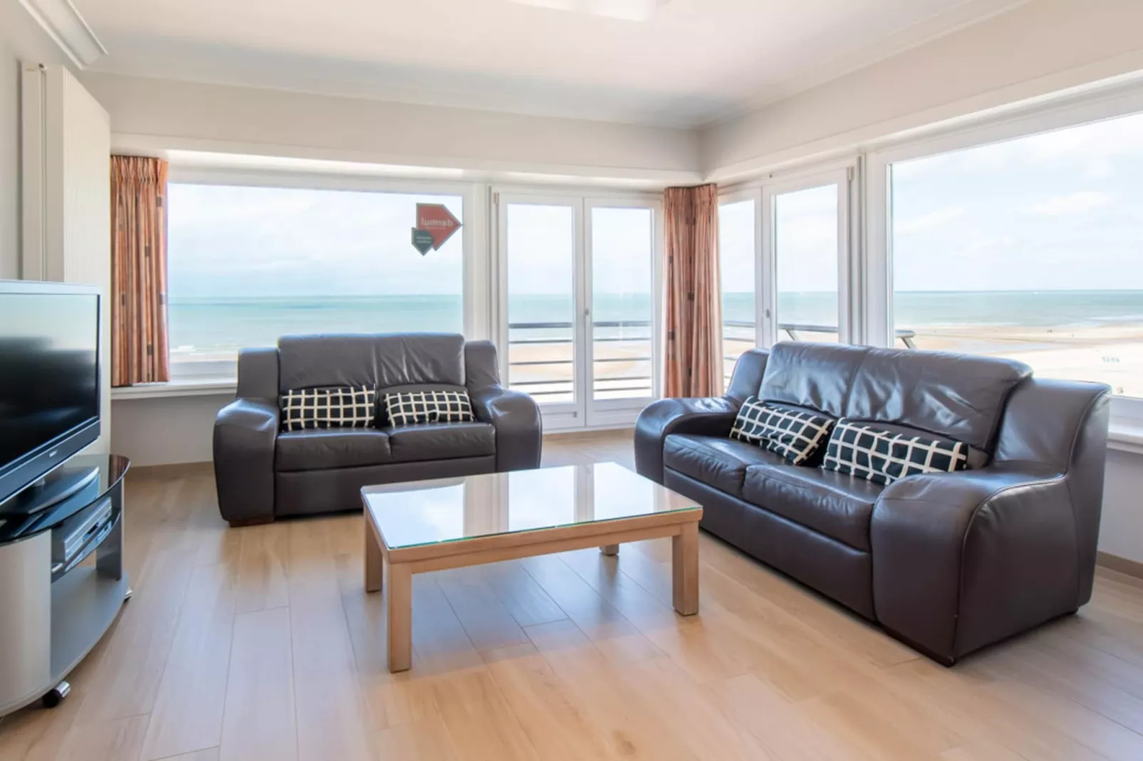 Empereur 1-Living room