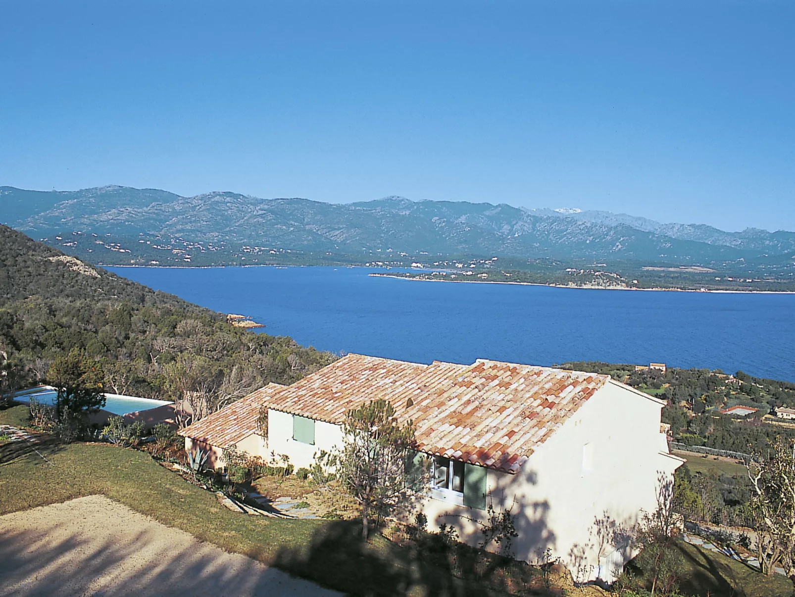 Les Hauts de Pavellone-Outside
