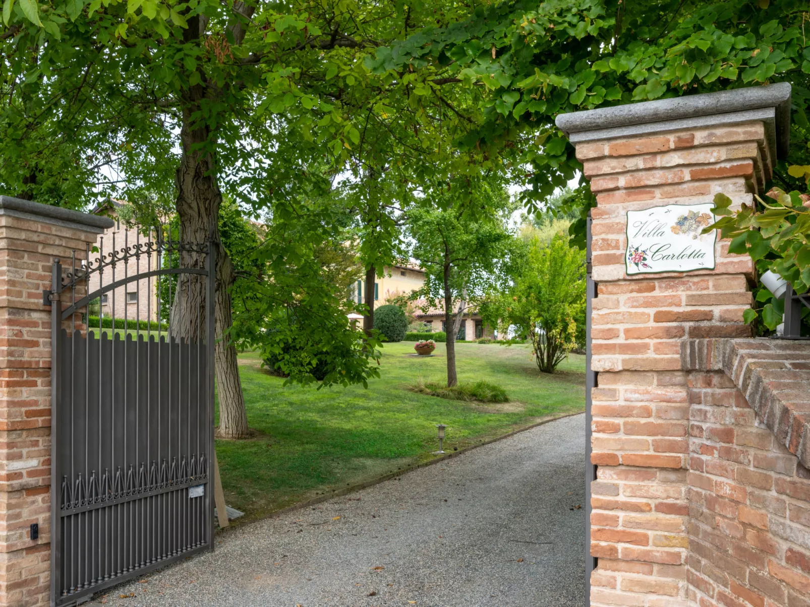 Villa Carlotta-Outside