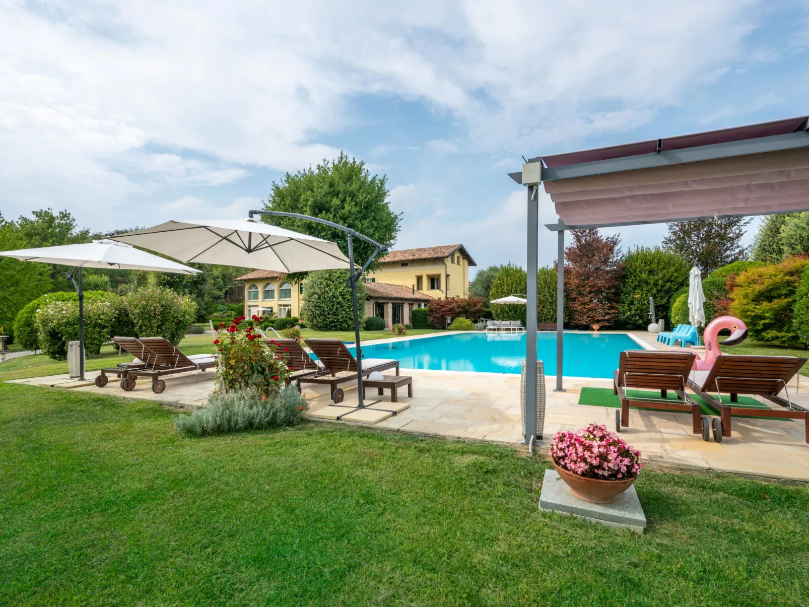 Villa Carlotta-Outside