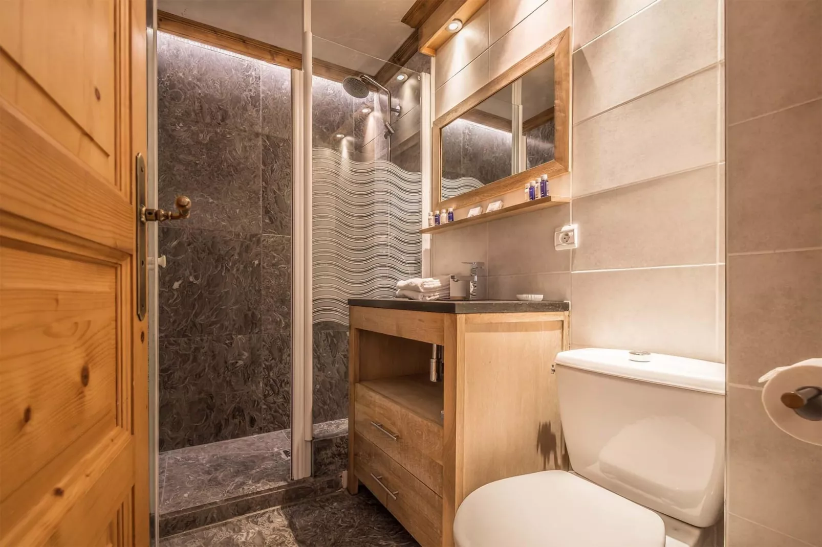 Chalet La Grande Sassière-Bathroom