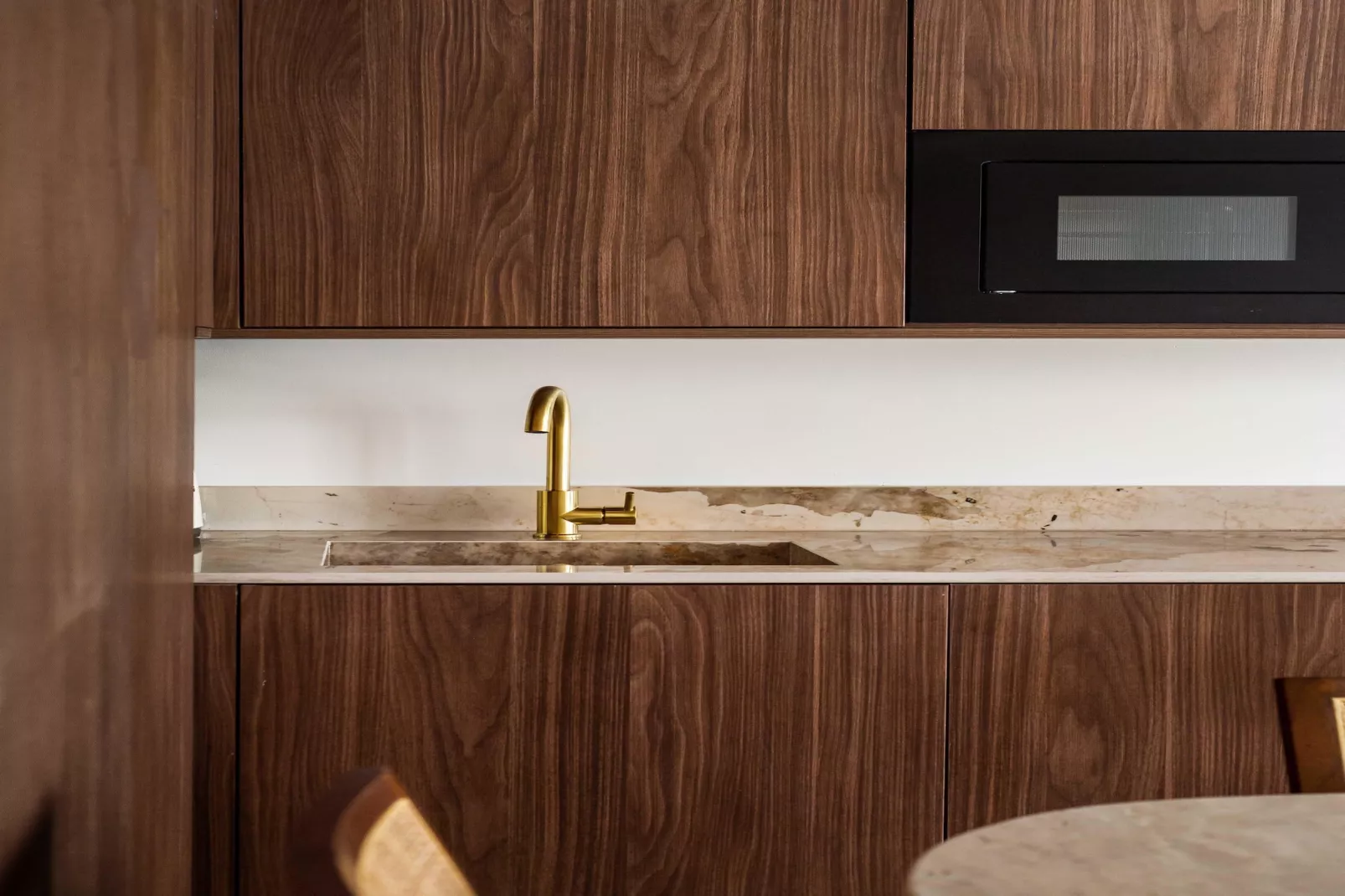 DC-102-HONORE-2-Kitchen