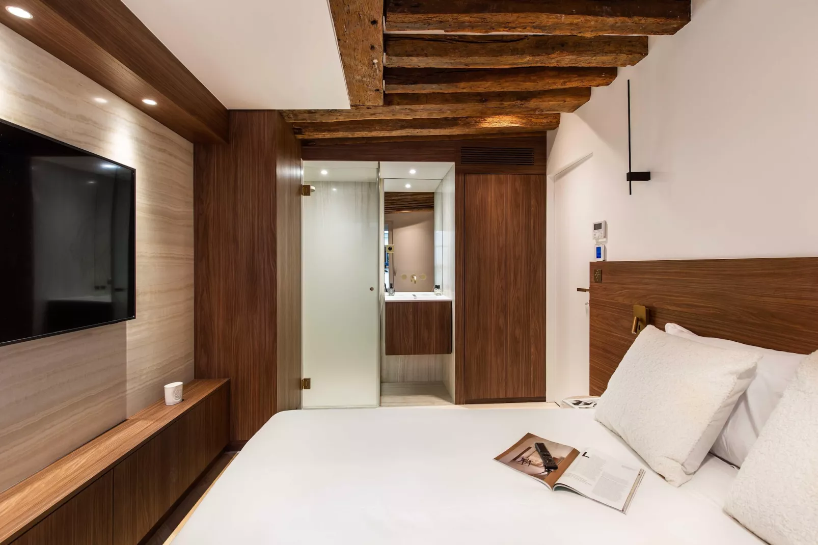 DC-102-HONORE-2-Bedroom