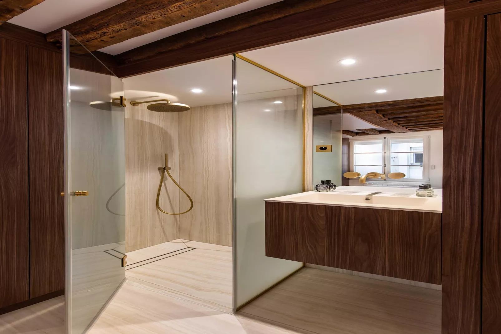DC-102-HONORE-2-Bathroom