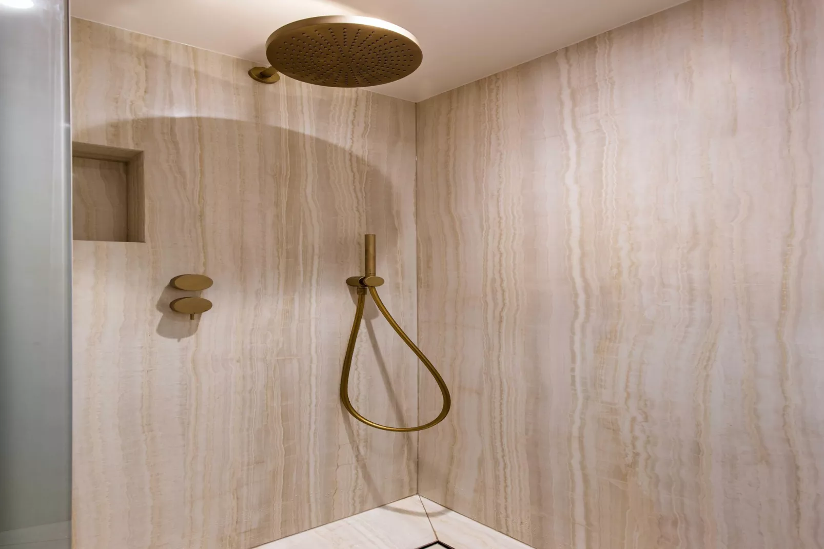 DC-102-HONORE-2-Bathroom