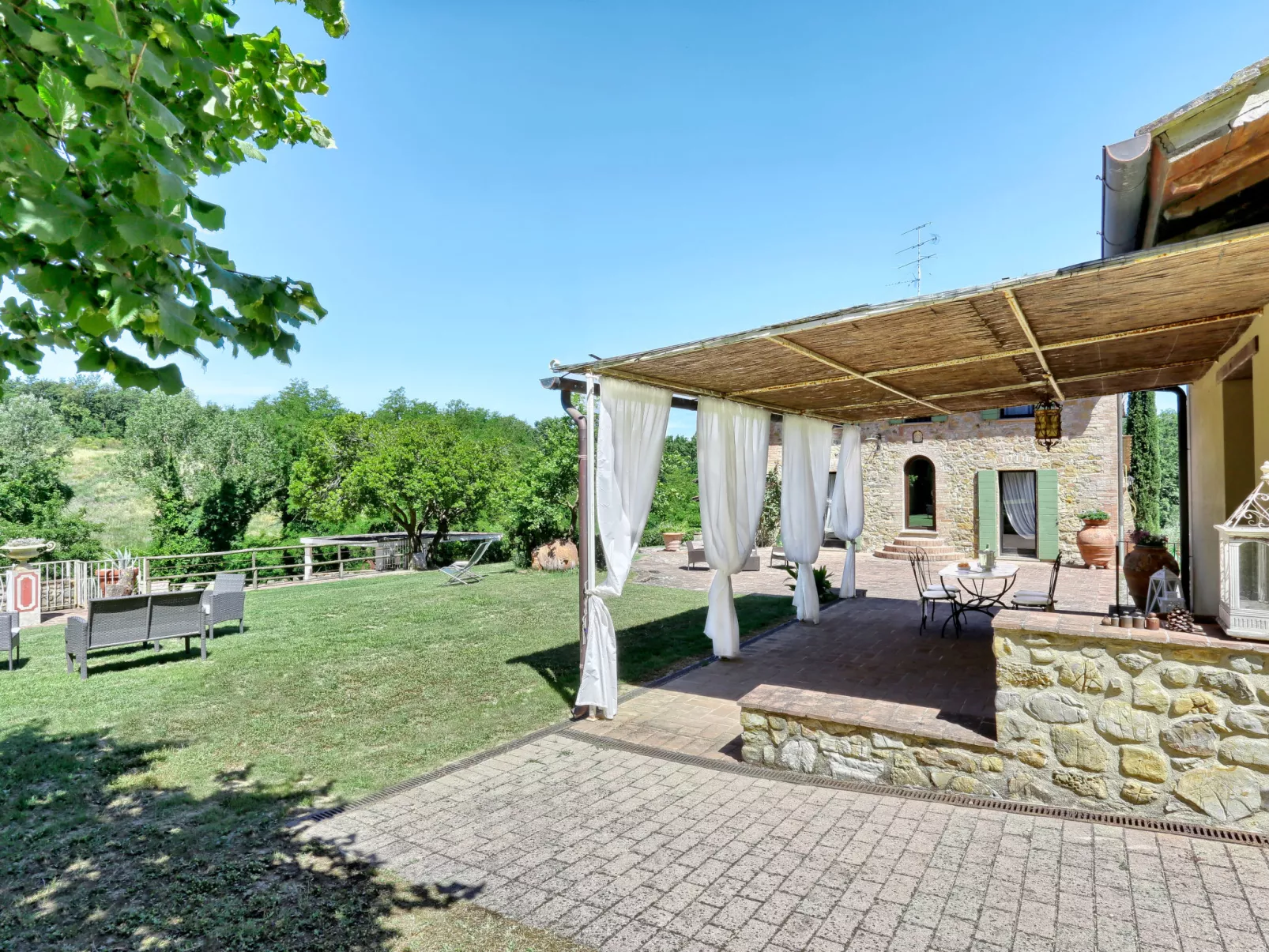 Fonte di Pillo-Outside