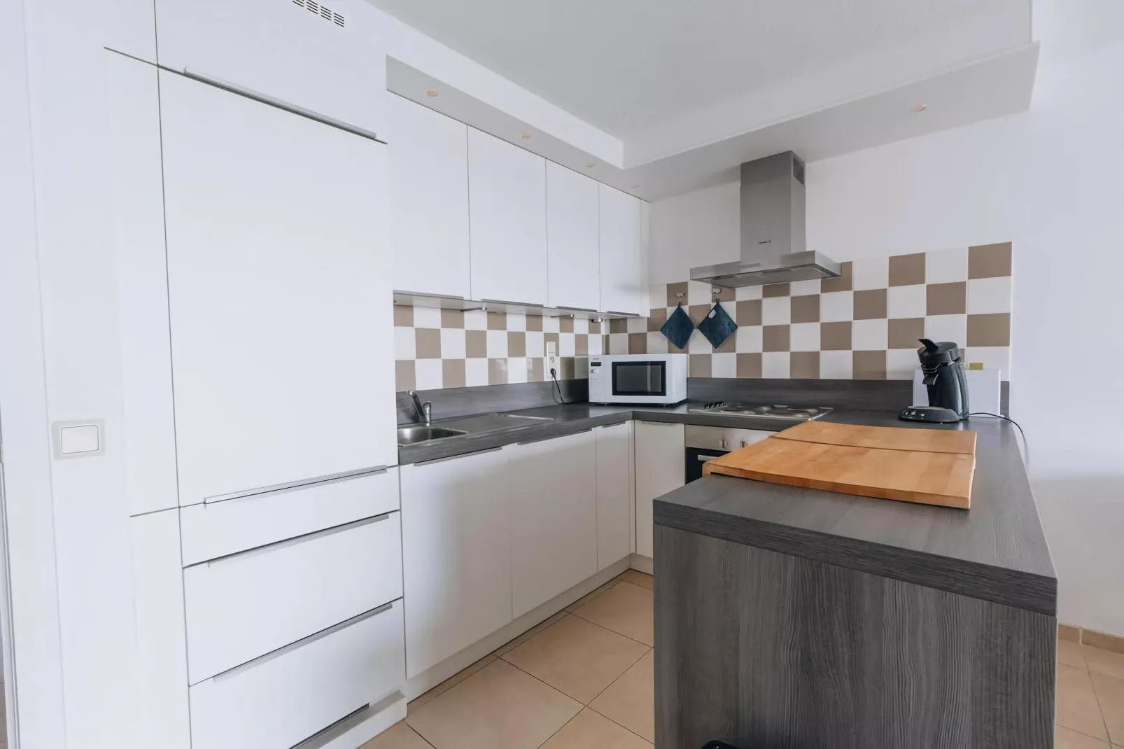 PLAZA I/2811-Kitchen