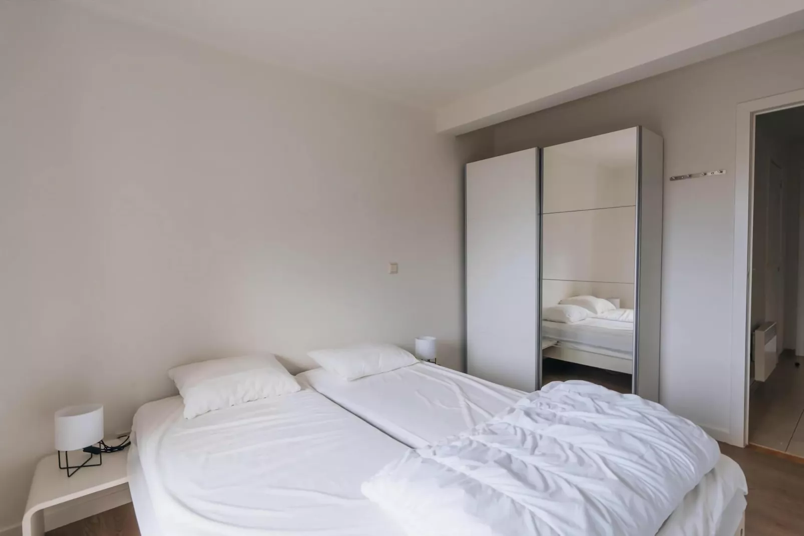 PLAZA I/2811-Bedroom