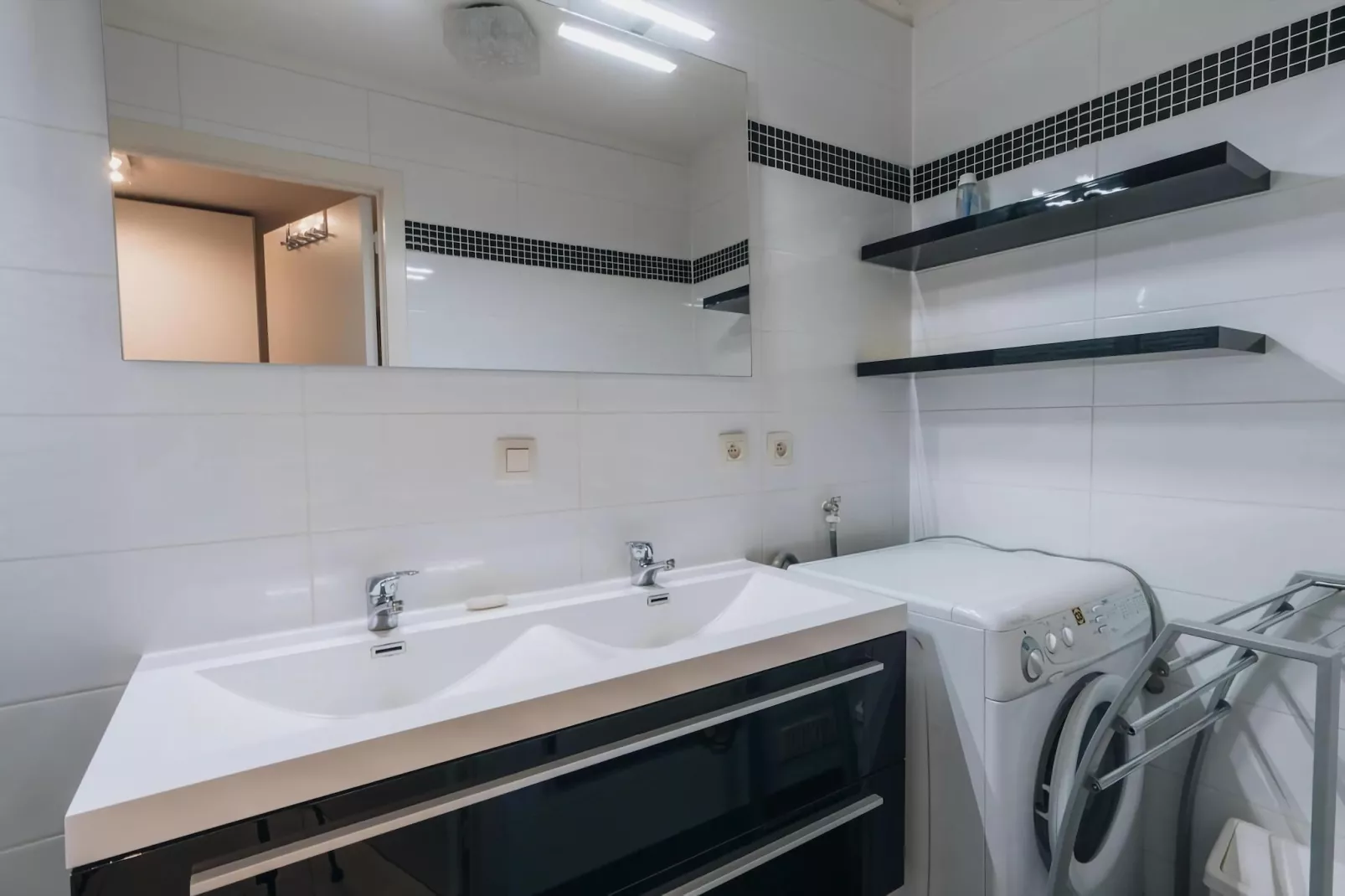 PLAZA I/2811-Bathroom