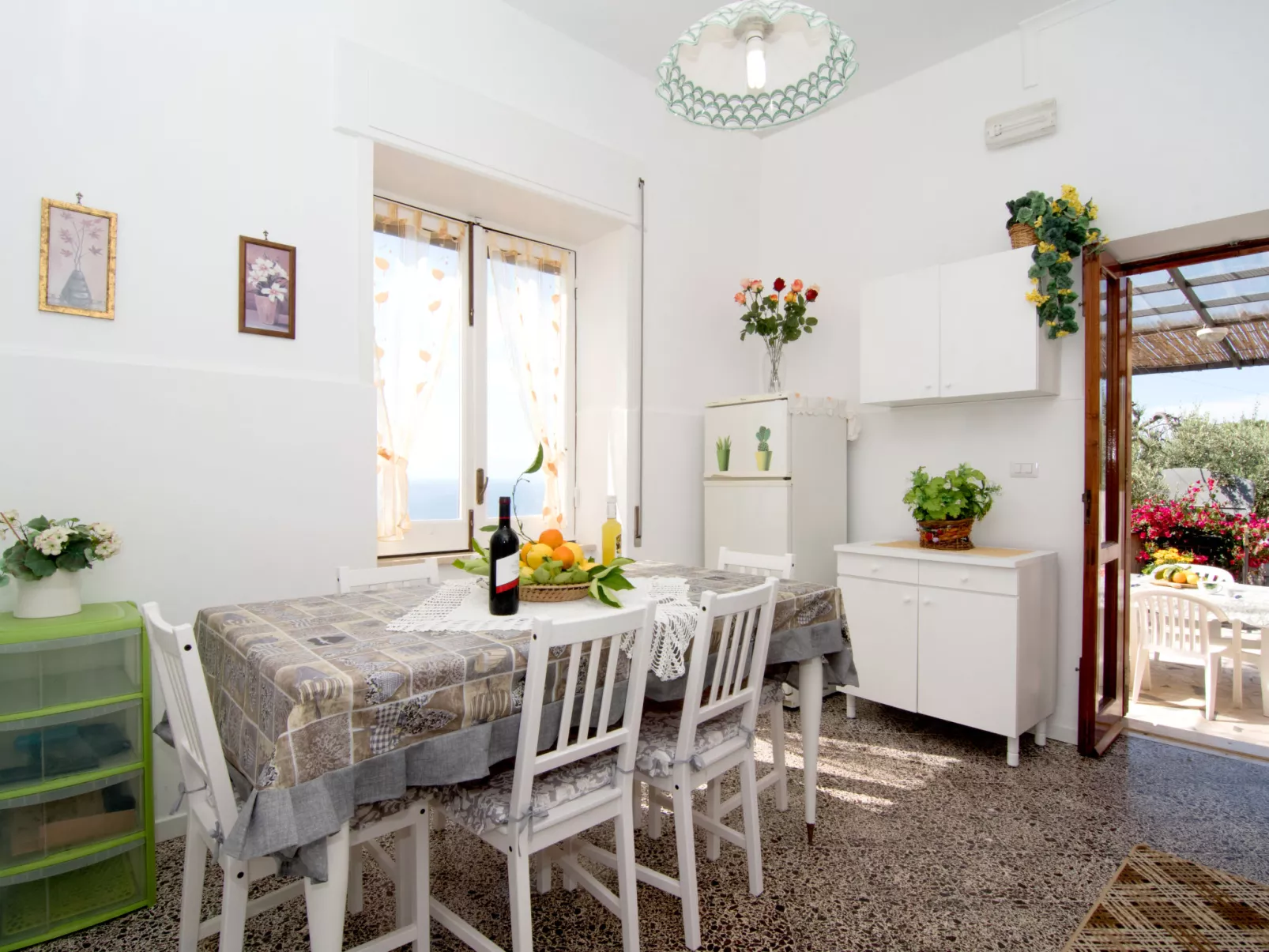 Giardino Caprese-Inside
