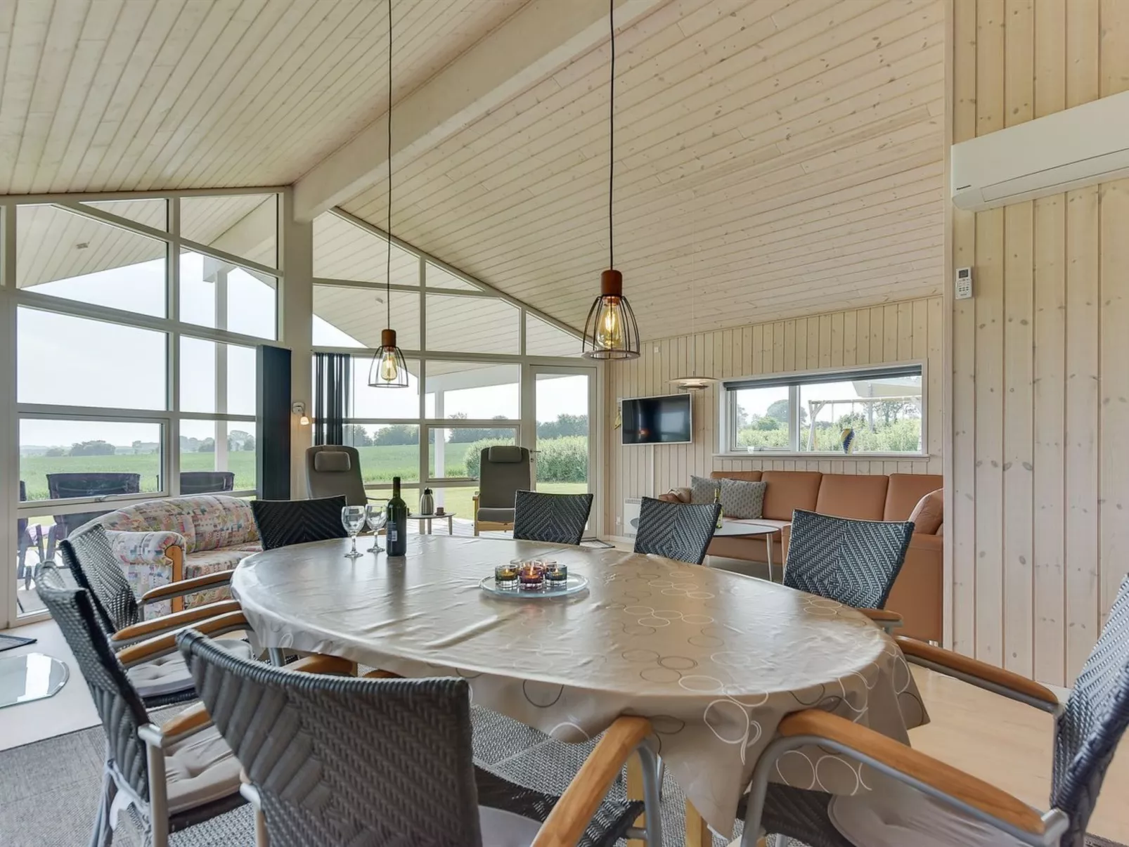 "Iorund" - 550m from the sea-Inside