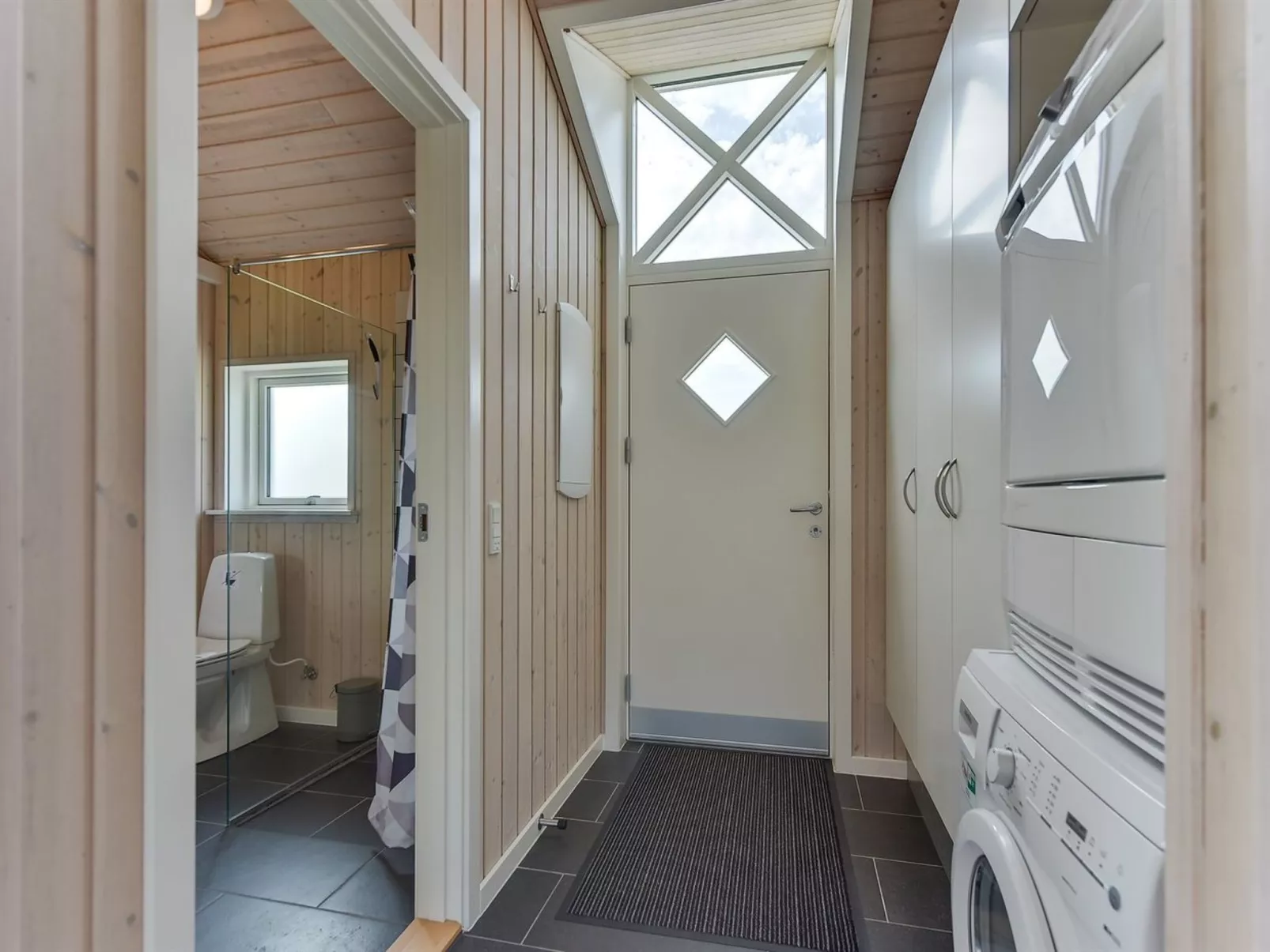 "Iorund" - 550m from the sea-Inside