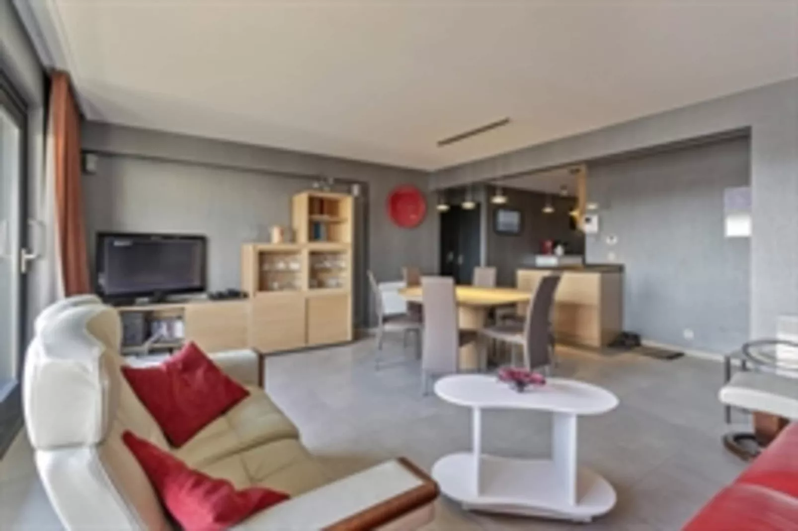 PAUL & VIRGINIE - 10TH-Living room