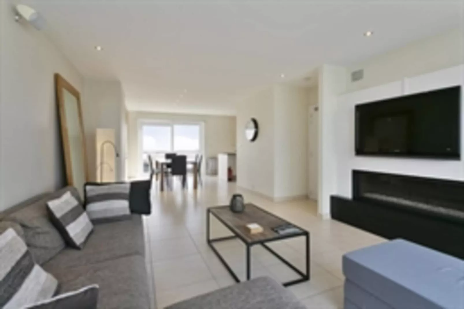 PAUL & VIRGINIE - 10TH-Living room