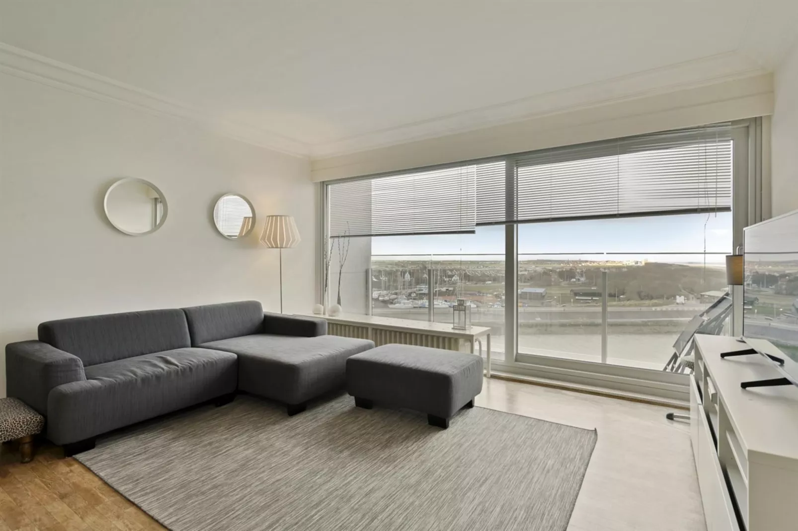 ROYAL PHARE - 6E-Living room