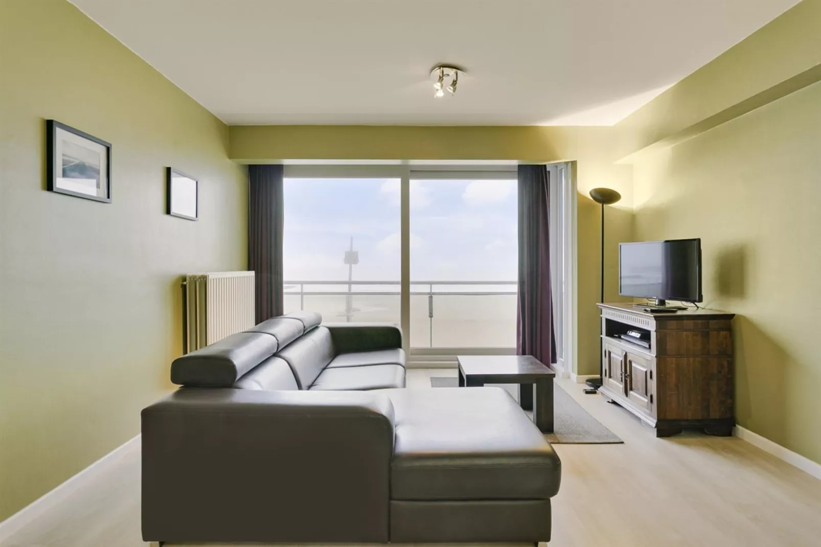 ALBATROS - 7A-Living room