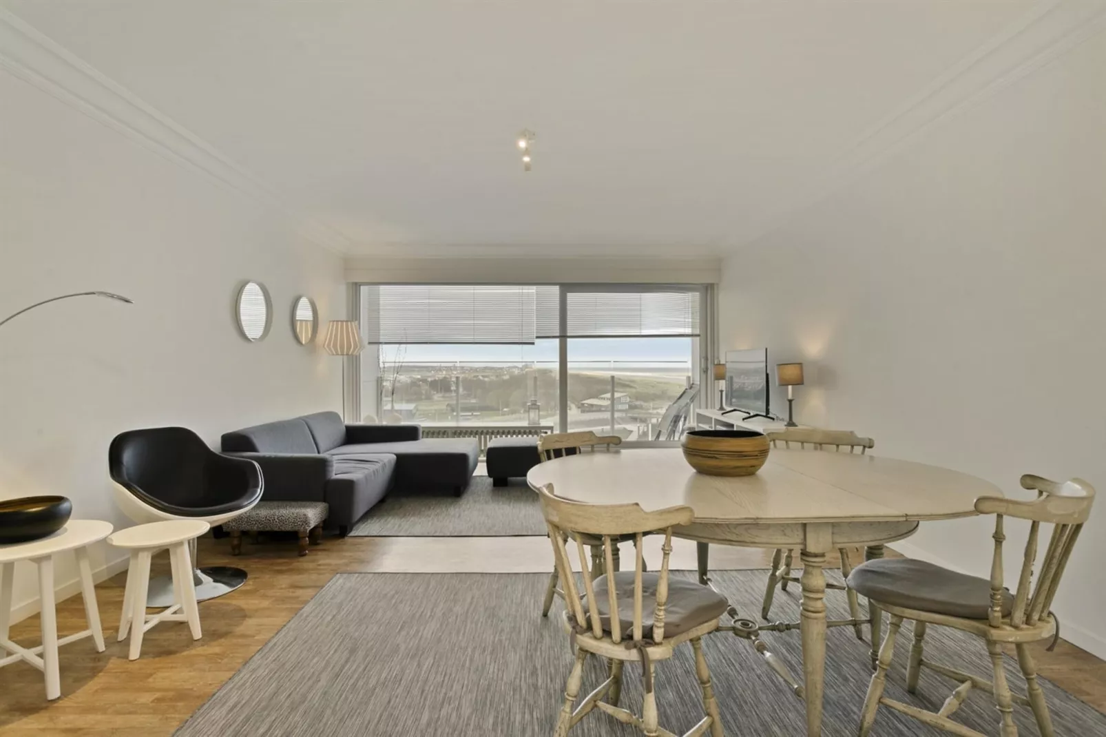 ROYAL PHARE - 6E-Living room