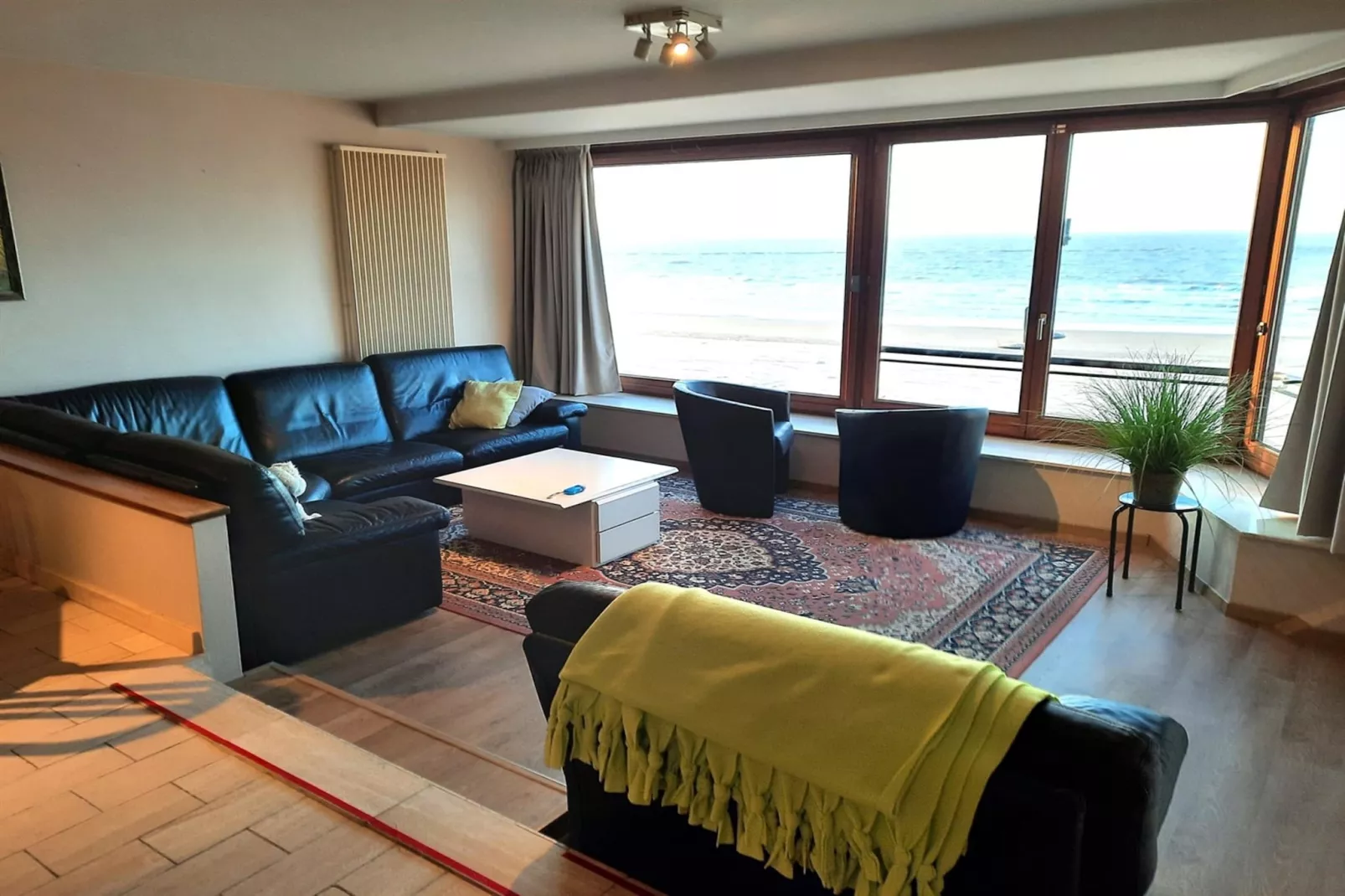LUXBEACH - 7TH-Living room