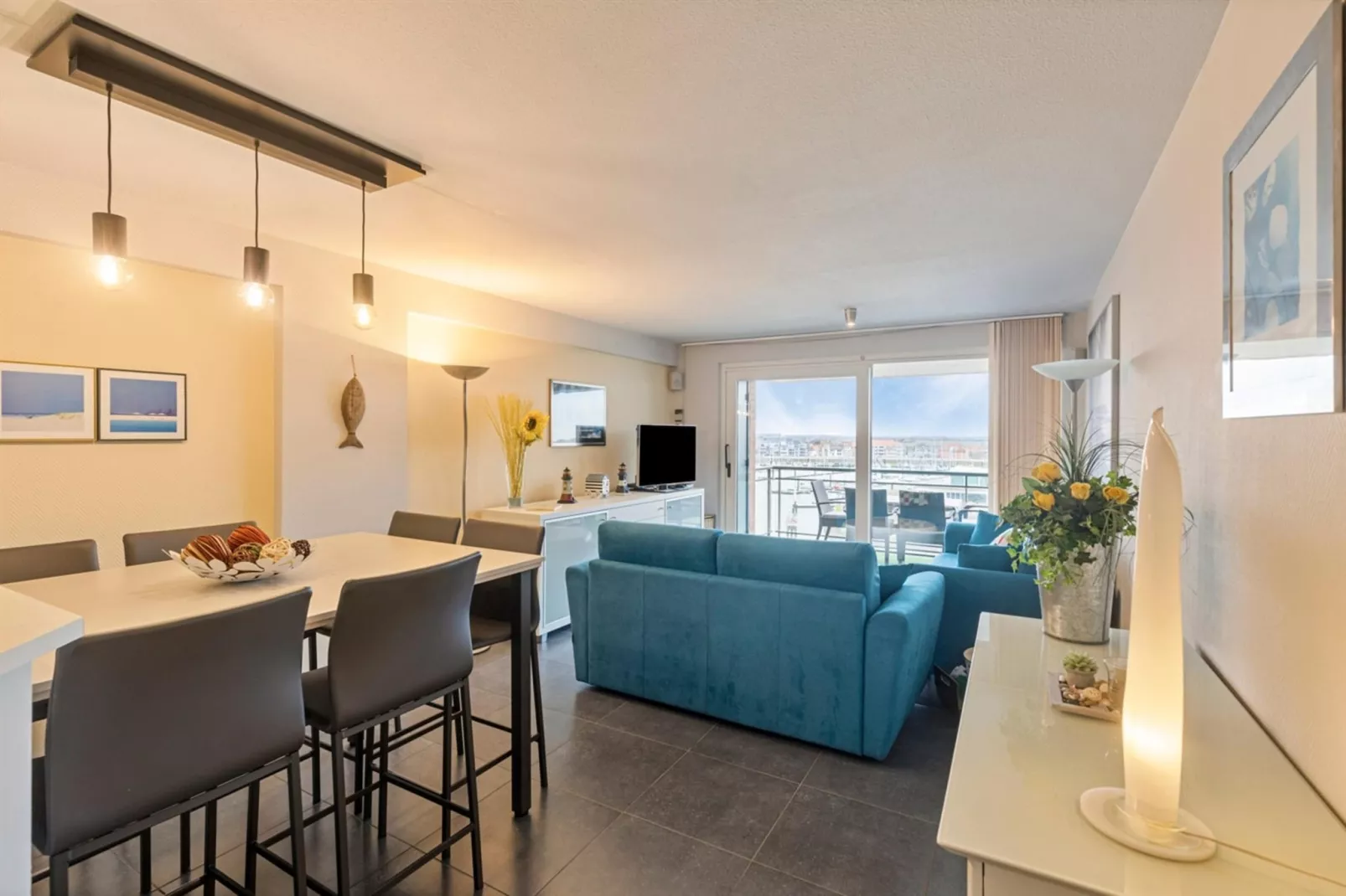 HARBOUR VIEW - 4B-Living room