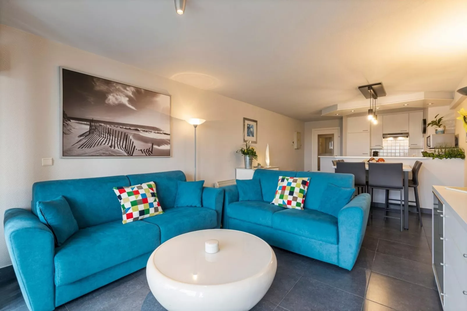 HARBOUR VIEW - 4B-Living room