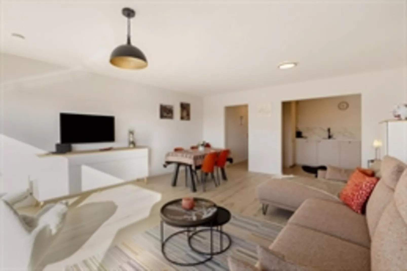 HARBOUR VIEW - 4B-Living room