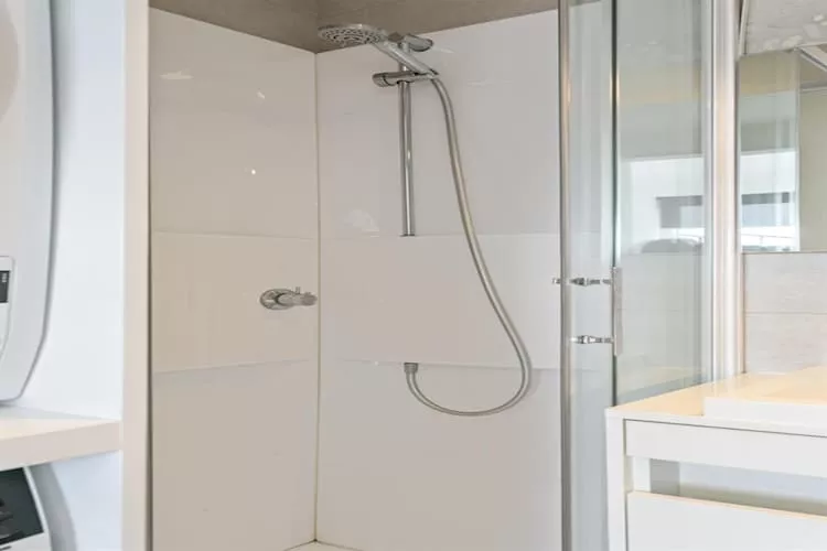 SLIPWAY - 10B-Bathroom