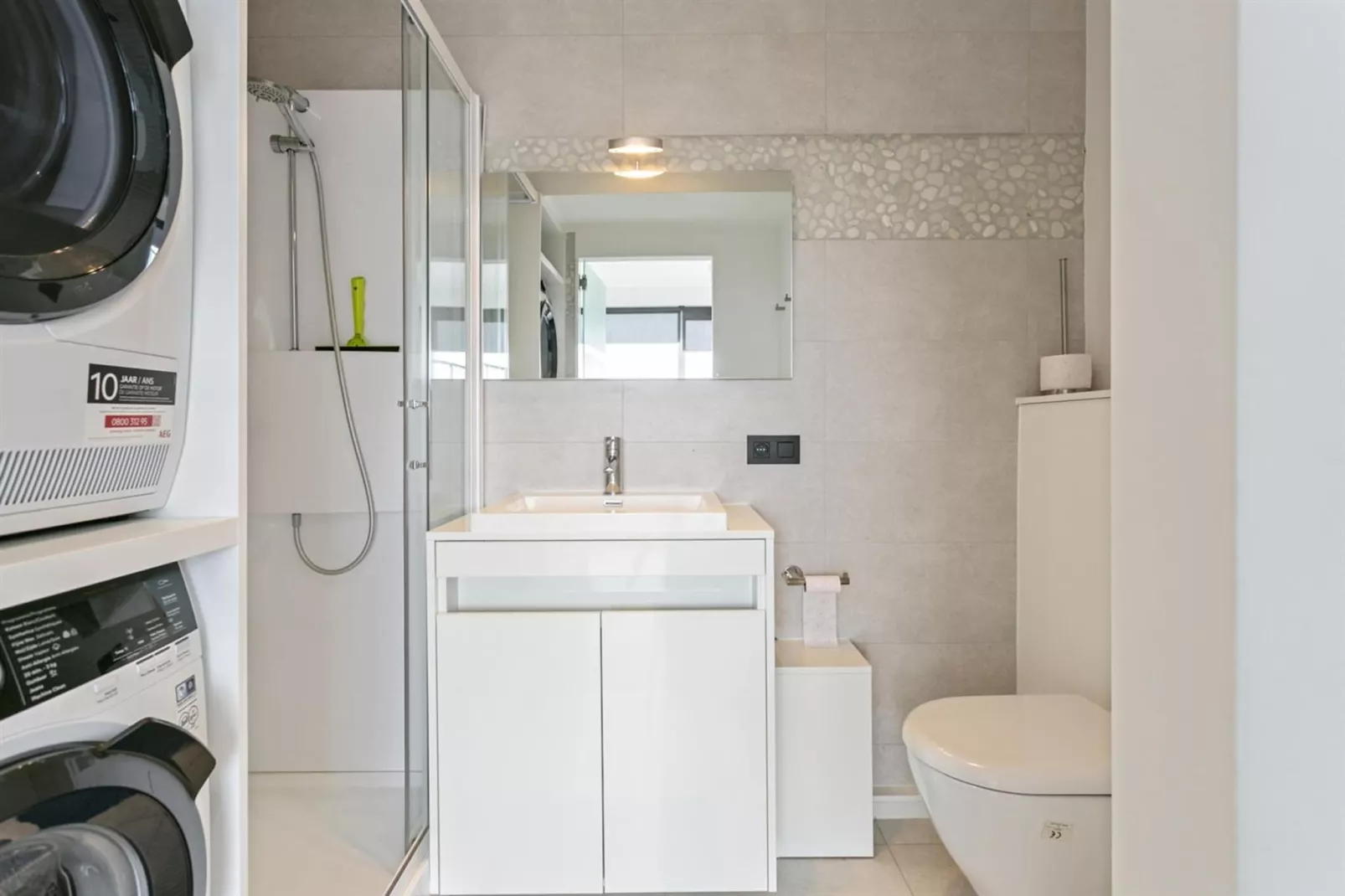 SLIPWAY - 10B-Bathroom