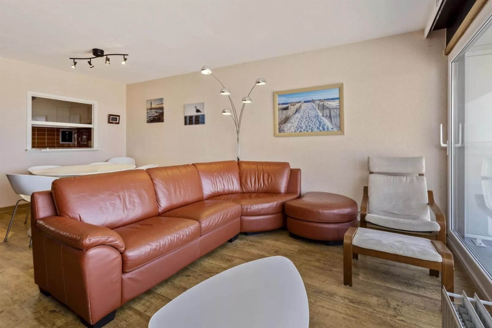 SEA SWALLOW - 1ST-Living room