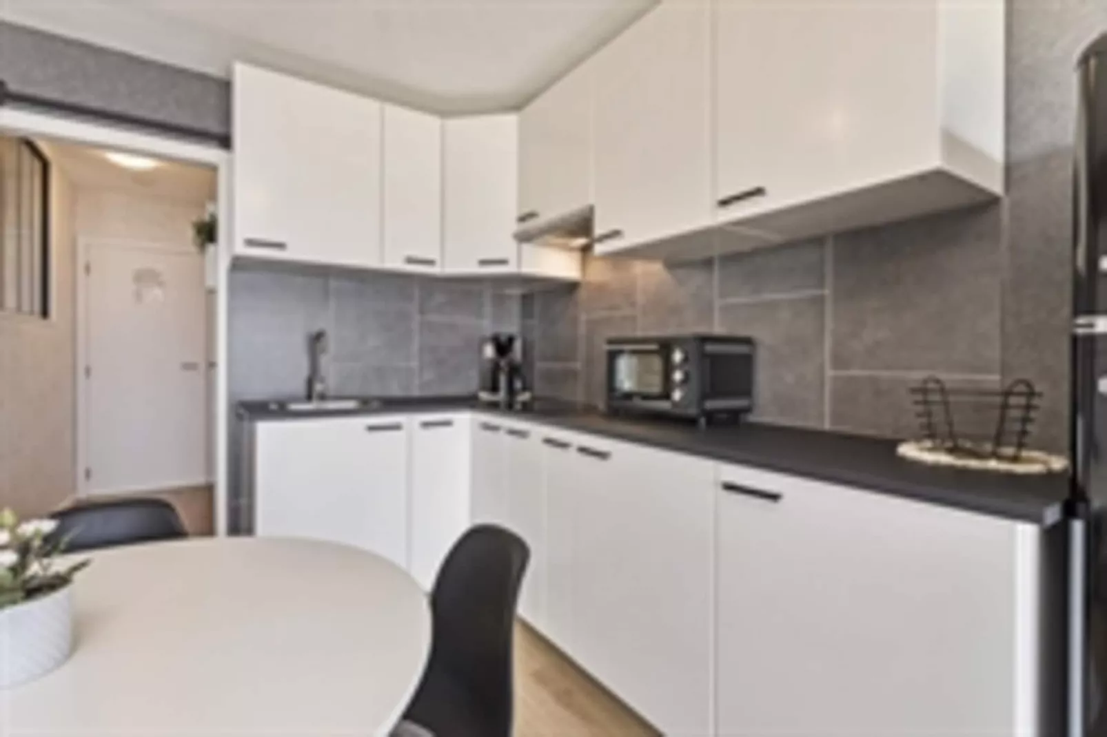 GOLF HIT - 8B-Kitchen