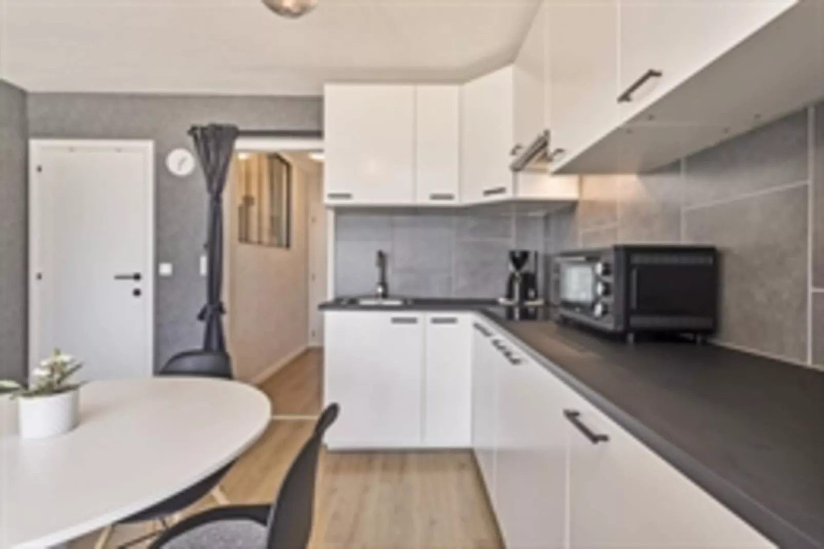GOLF HIT - 8B-Kitchen