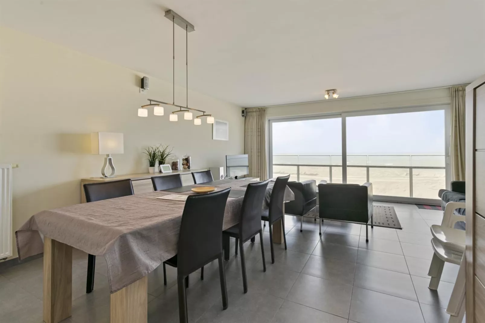 L'ESCALE - 1ST-Dining room