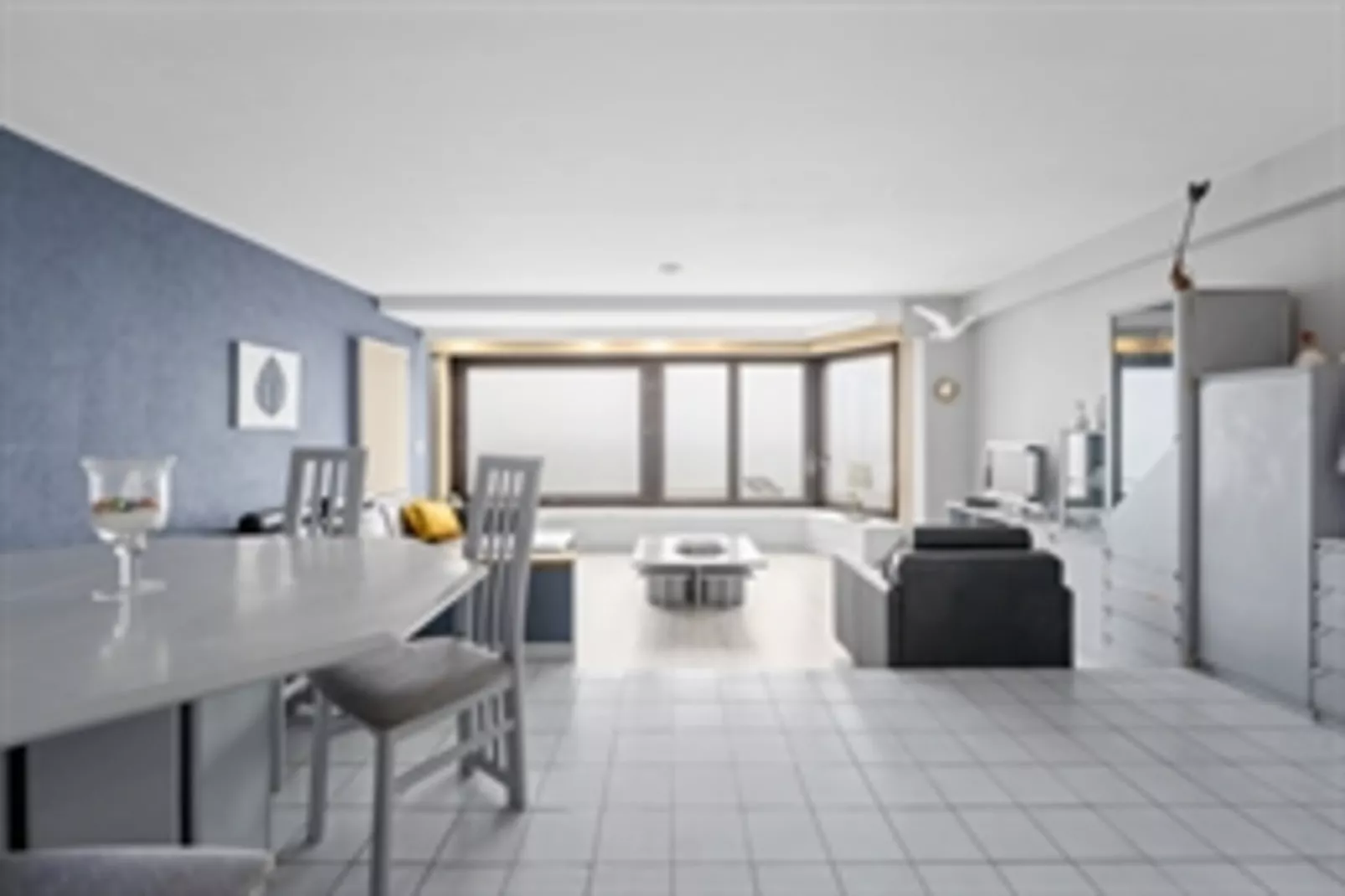SEA MIRROR 0303-Living room