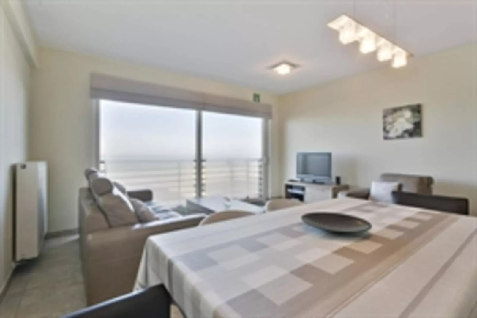 SEA MIRROR 0303-Living room