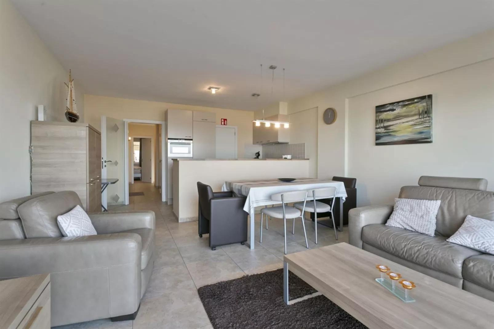 SEA MIRROR 0303-Living room