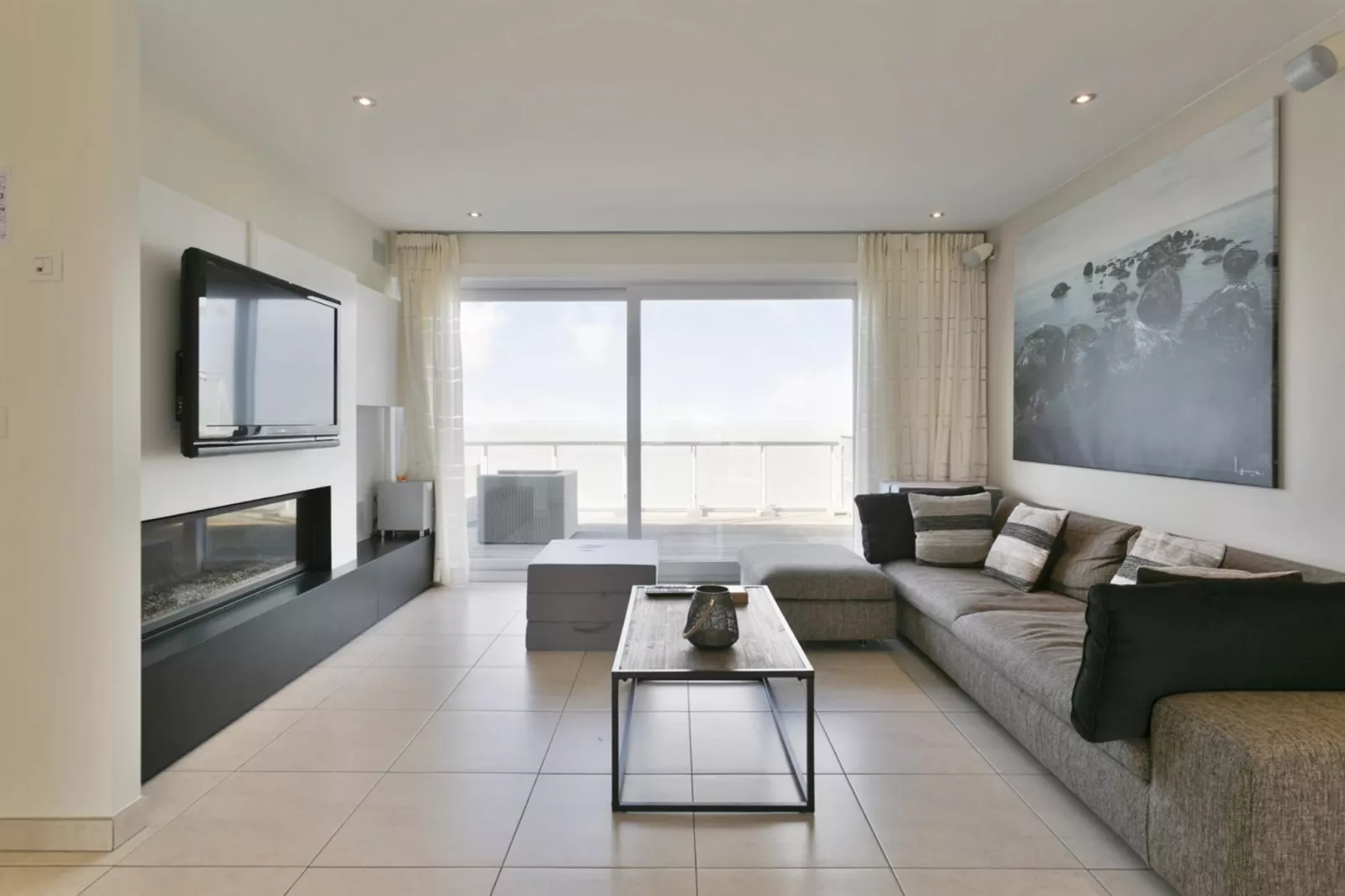SEA MIRROR 0303-Living room