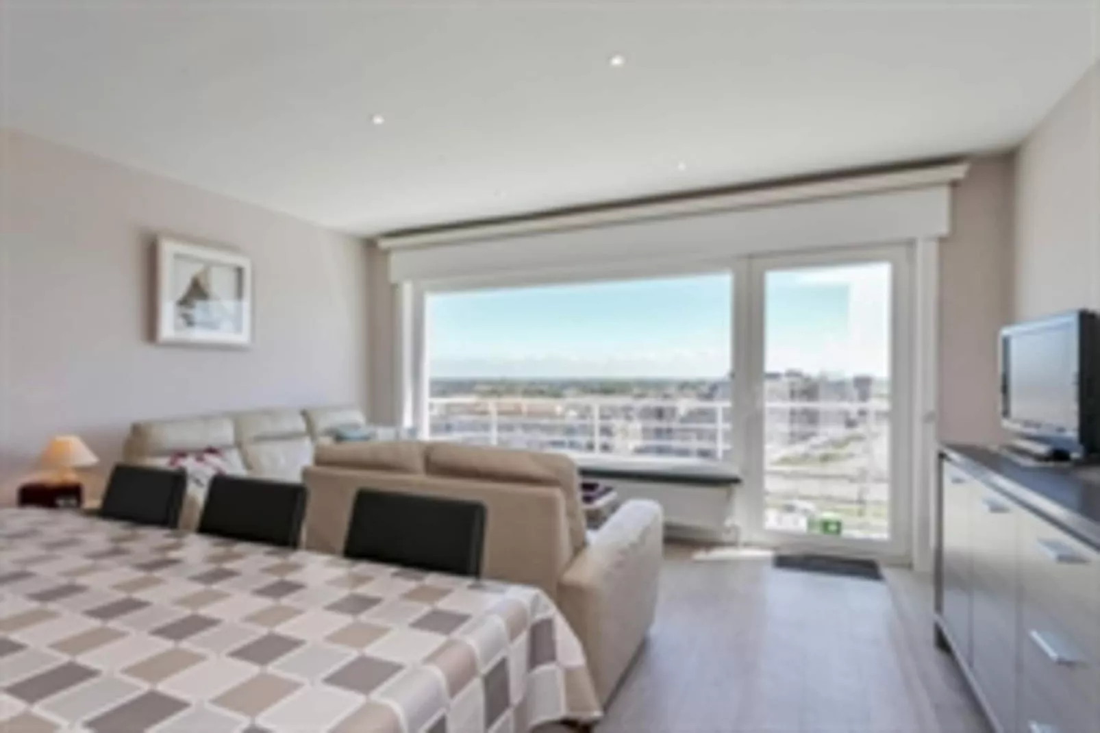 YACHTING - 9TH-Living room
