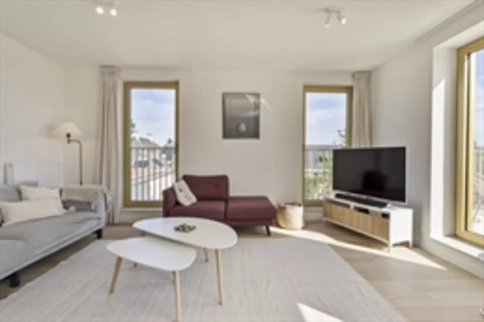 YACHTING - 9TH-Living room