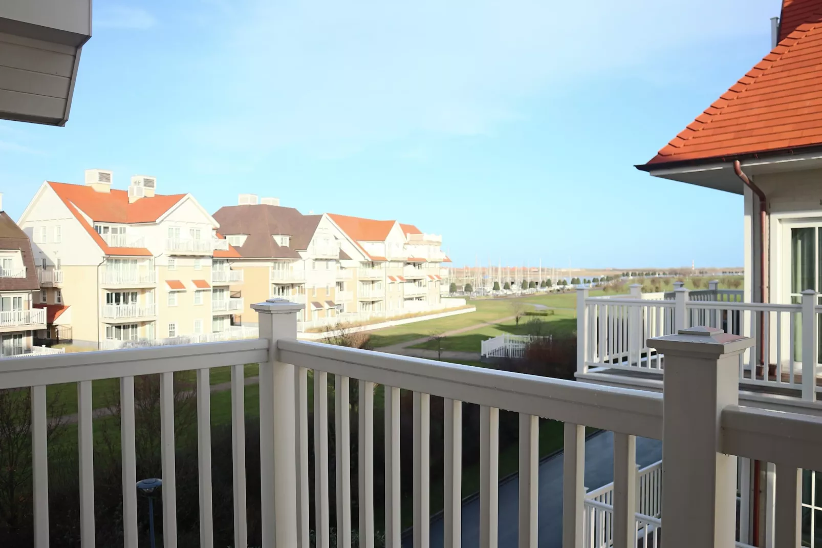 DOCKSIDE 0304GAR-Terrace balcony