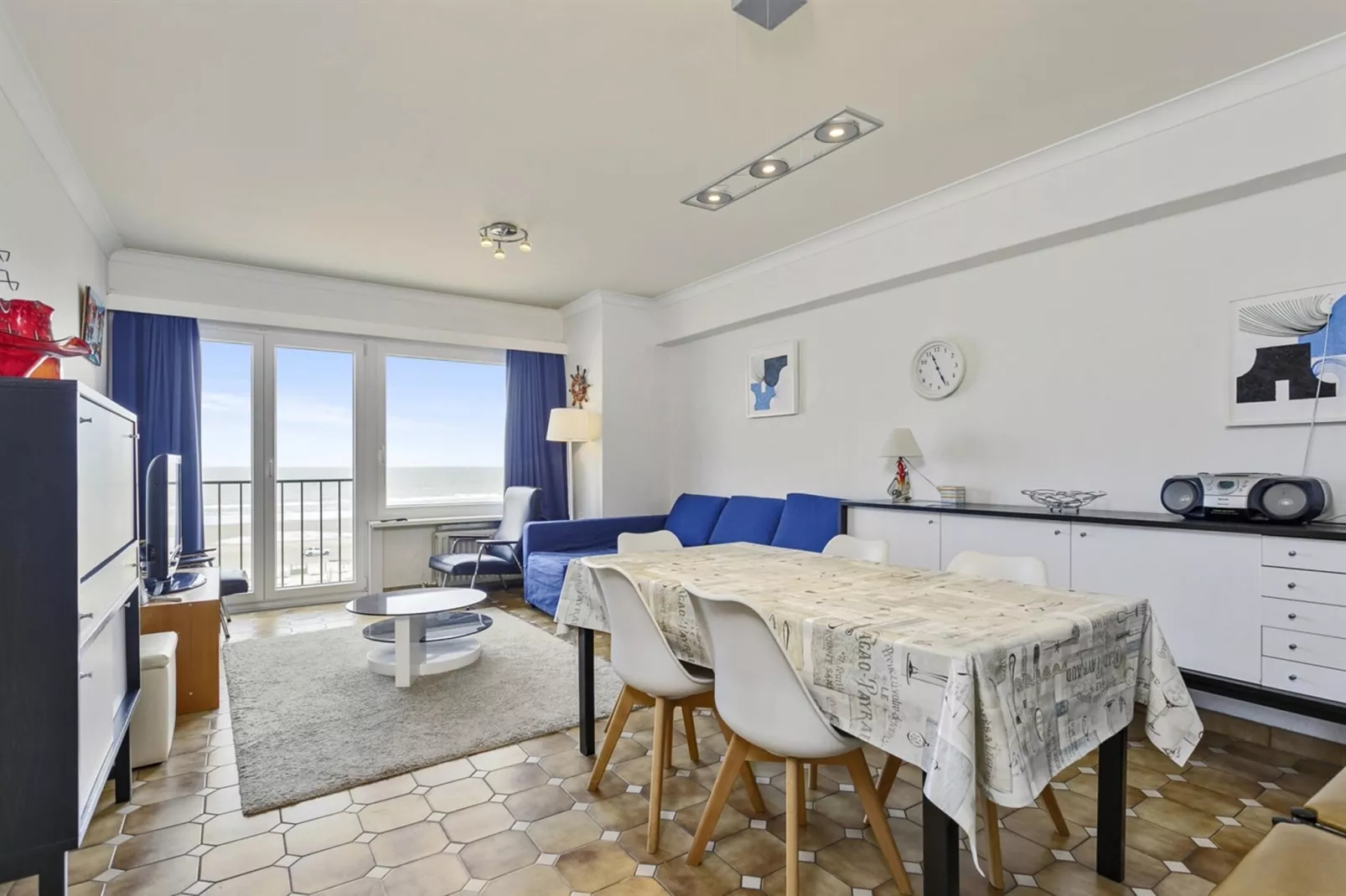 GOLF HIT - 6C-Dining room