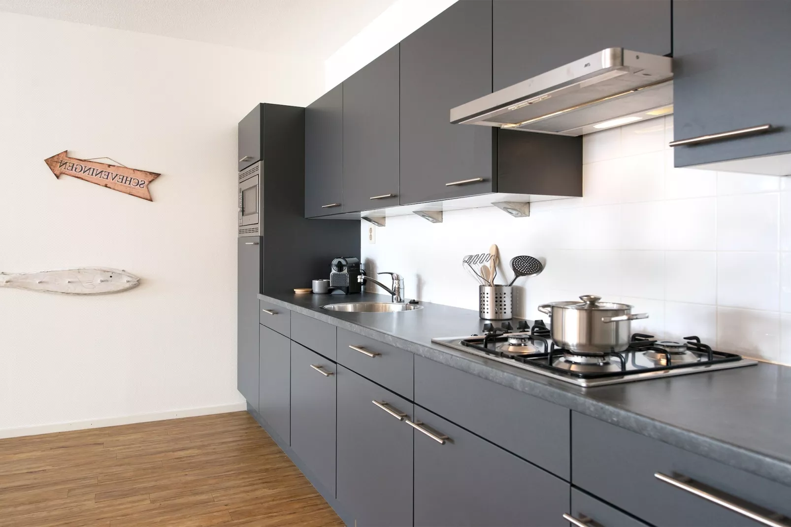 Scheveningen Harbour 48A-Kitchen