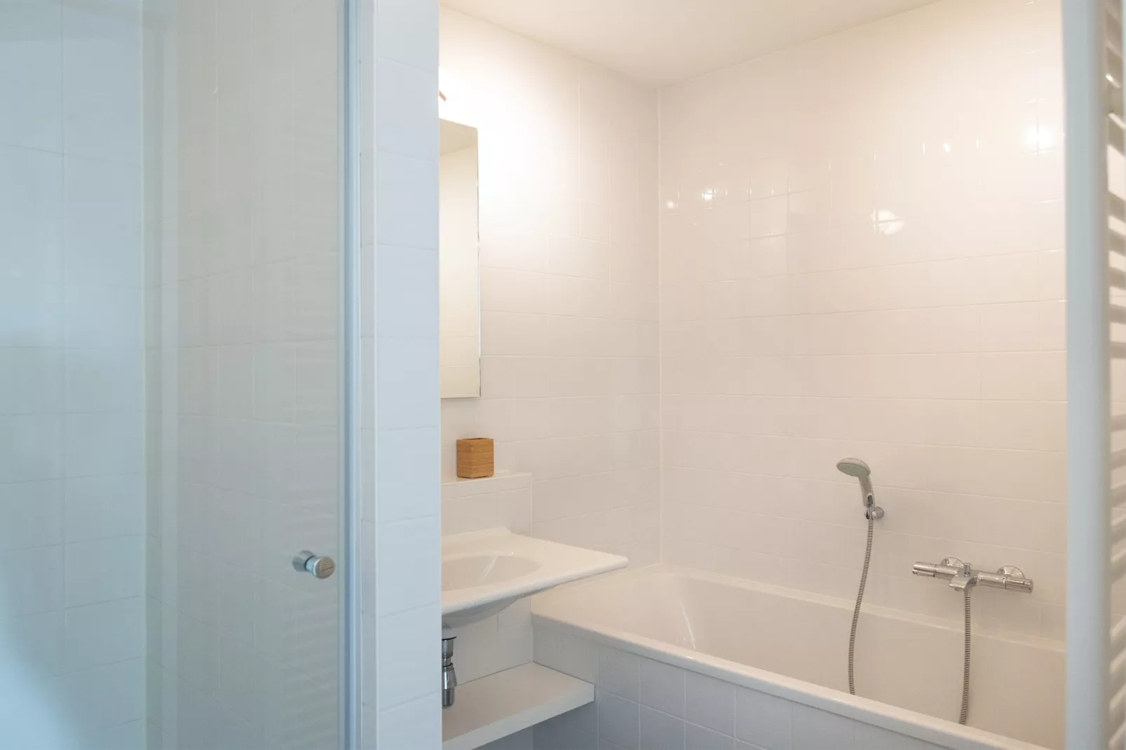 Scheveningen Harbour 48A-Bathroom