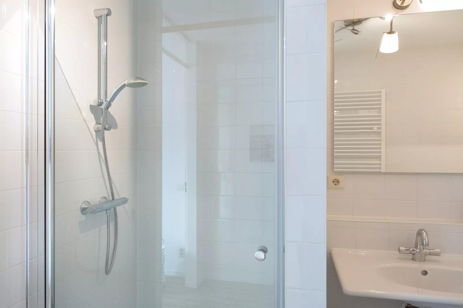 Scheveningen Harbour 48A-Bathroom