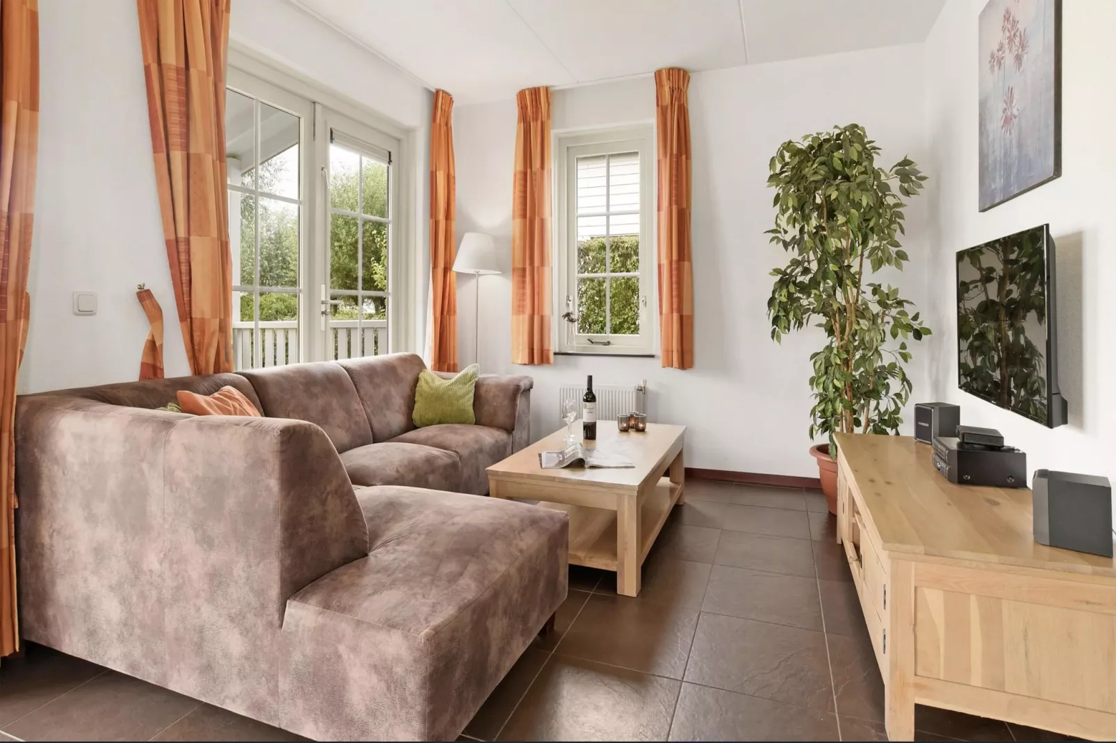Luxe 032-Living room