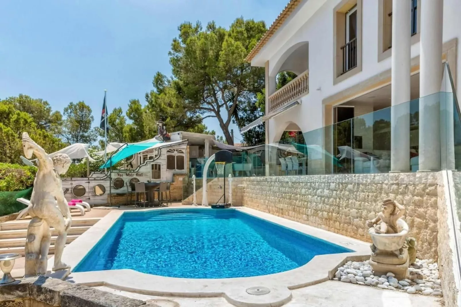 Vista Blava-Pool