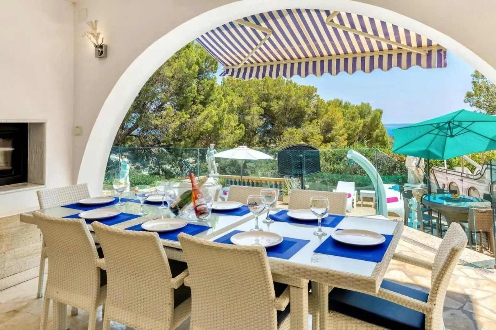 Vista Blava-Dining room