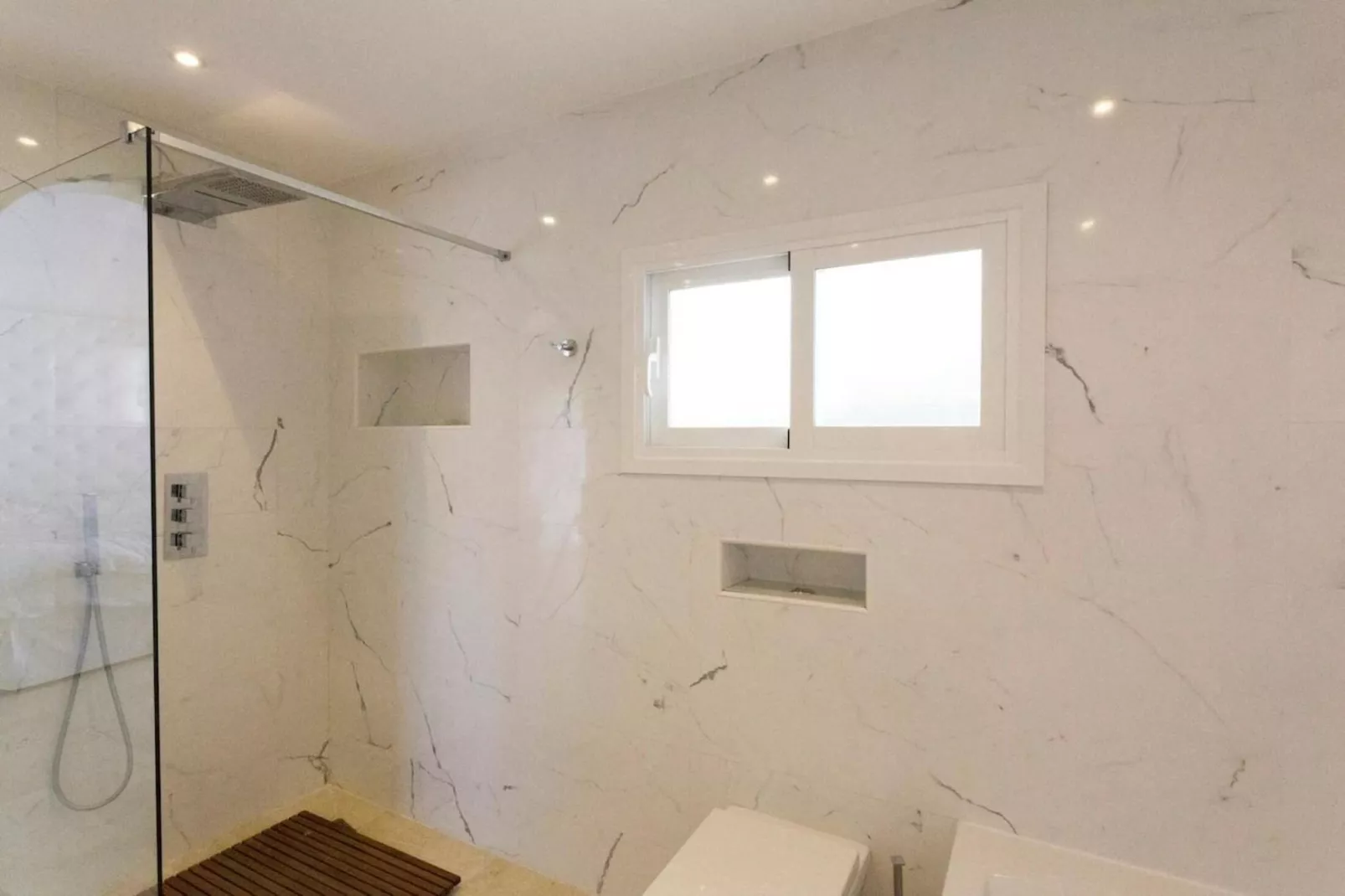 Vista Blava-Bathroom