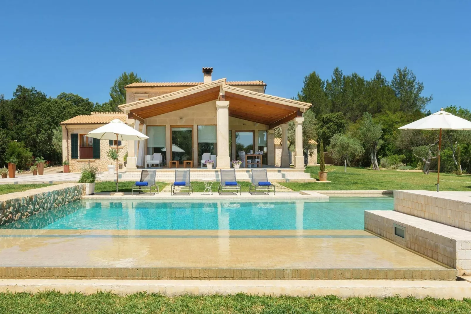 Villa Paloma-Exterior summer
