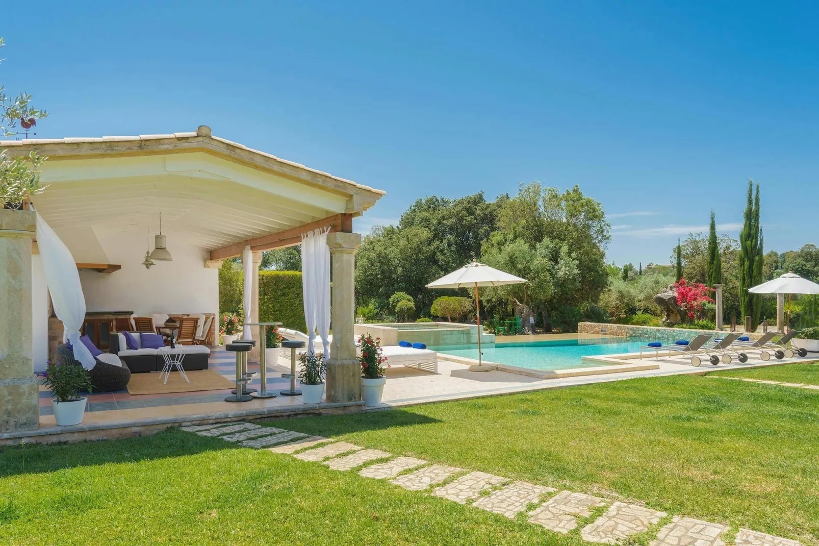 Villa Paloma-Exterior summer