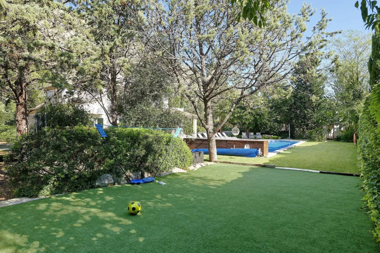 Villa Estevez-Gardens summer