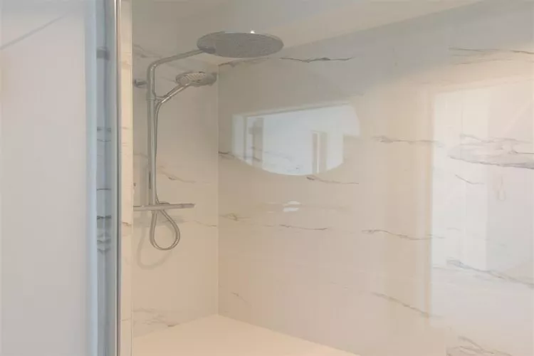 Longchamp-Bathroom